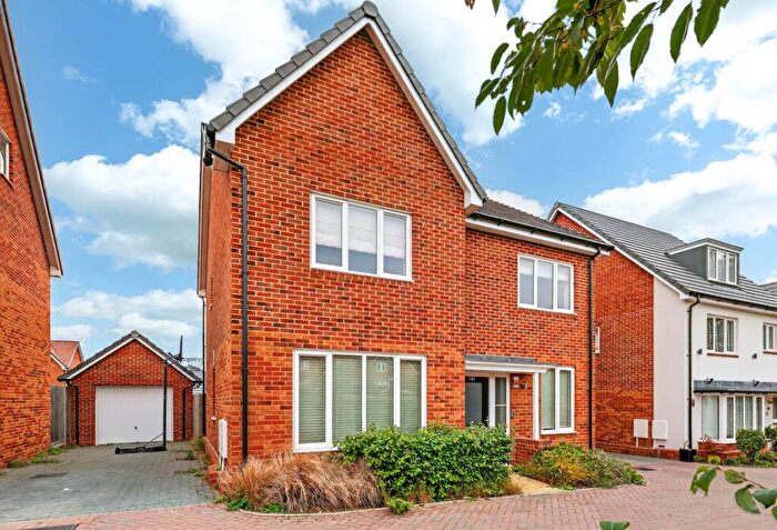 4 Bedroom Detached House For Sale In Castle Royle, Binfield, RG42