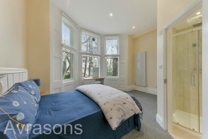 2 Bedroom Flat To Rent In Russell Road, London, W14