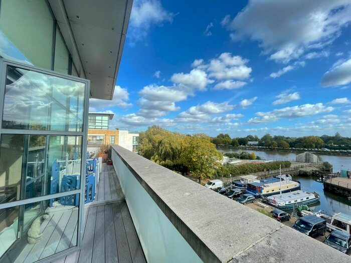 2 Bedroom Flat To Rent In Soap House Lane, Brentford, TW8