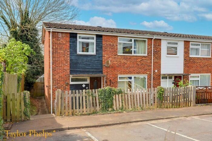 3 Bedroom End Of Terrace House For Sale In Abbotts Way, Stanstead Abbotts, SG12