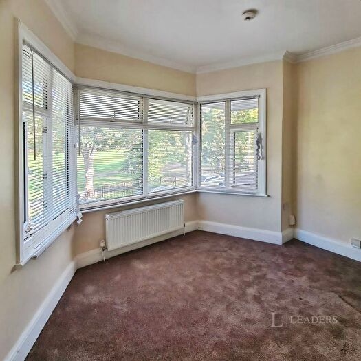 1 Bedroom Studio To Rent In Brantwood Road, Luton, Bedfordshire, LU1