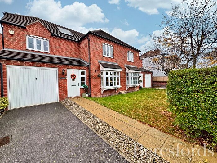 3 Bedroom Semi-Detached House For Sale In Hyland Way, Hornchurch, RM11