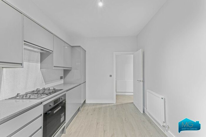 2 Bedroom Flat To Rent In Ballards Lane, London, N3