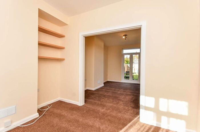 2 Bedroom Terraced House To Rent In Pendragon Road, Bromley, BR1