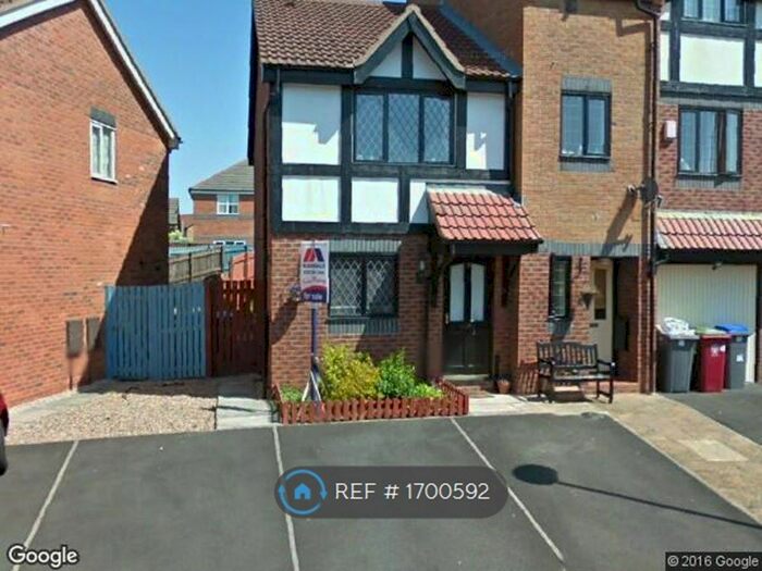 2 Bedroom End Of Terrace House To Rent In Sandpiper Close, Blackpool, FY3