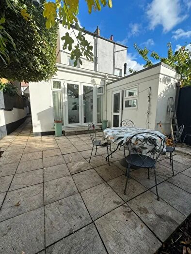 3 Bedroom Flat To Rent In Livingstone Road, Thornton Heath, CR7