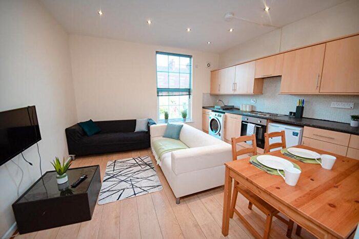 4 Bedroom Flat To Rent In - Mansfield Road, Nottingham, NG1