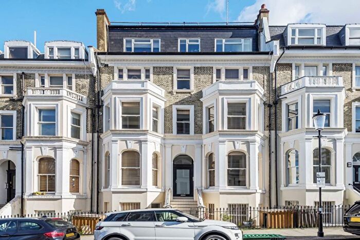 2 Bedroom Flat To Rent In Campden Hill Gardens, Notting Hill, W8