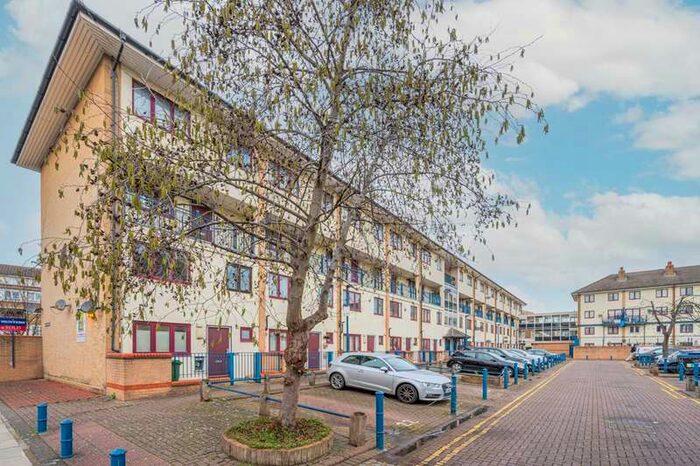 3 Bedroom Flat To Rent In Willowbrook Estate, Peckham, SE15