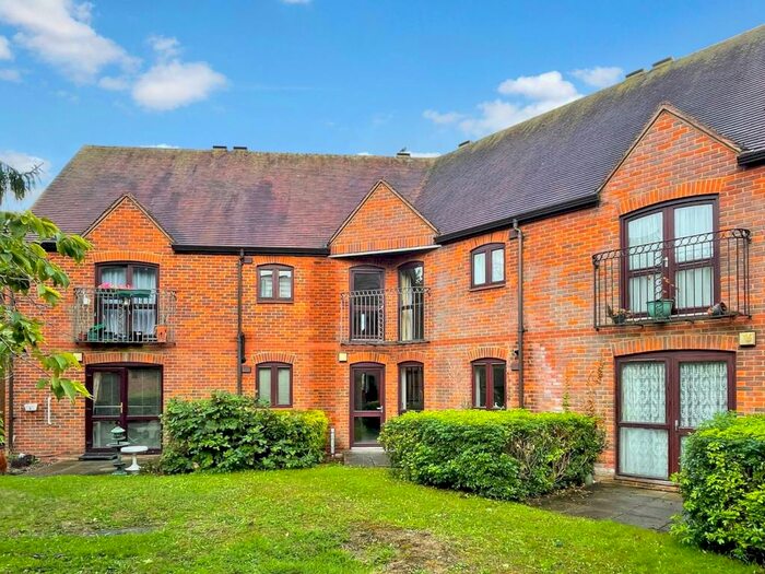 1 Bedroom Flat To Rent In Washington Row, Amersham, HP7