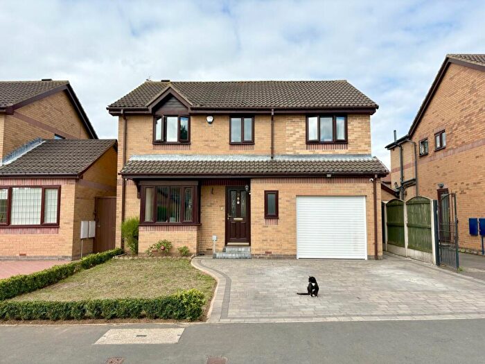 4 Bedroom Detached House For Sale In Langdale Drive, Tickhill, Doncaster, DN11