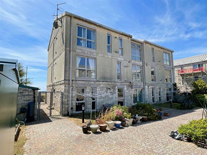 2 Bedroom Flat For Sale In Grangecroft Road, Portland, DT5