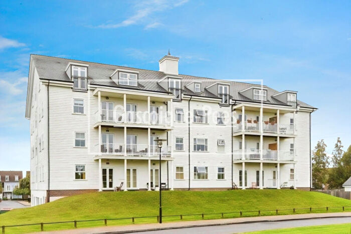 2 Bedroom Flat To Rent In The Hamptons, KT4