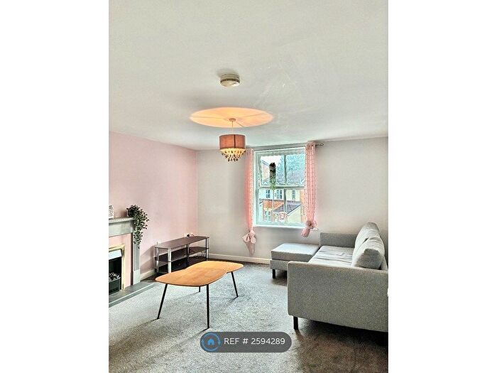 2 Bedroom Flat To Rent In Harvard Grove, Salford, M6