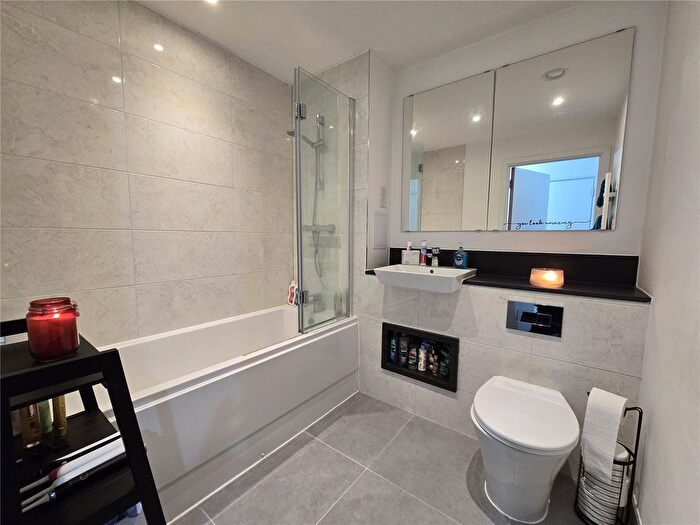 2 Bedroom Flat For Sale In Carnation Gardens, Hayes, Greater London, UB3