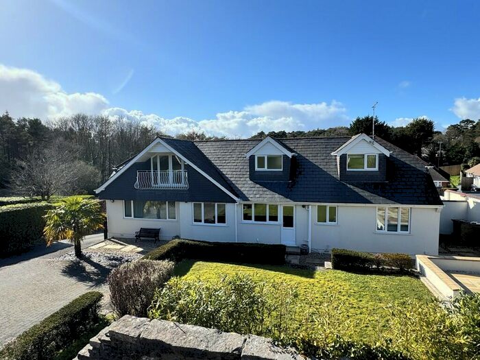 4 Bedroom Detached House For Sale In Old Wareham Road, Beacon Hill, BH16