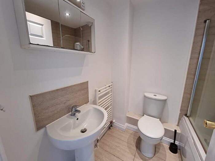 4 Bedroom Town House To Rent In Anderson Road, Bearwood, Birmingham, B66