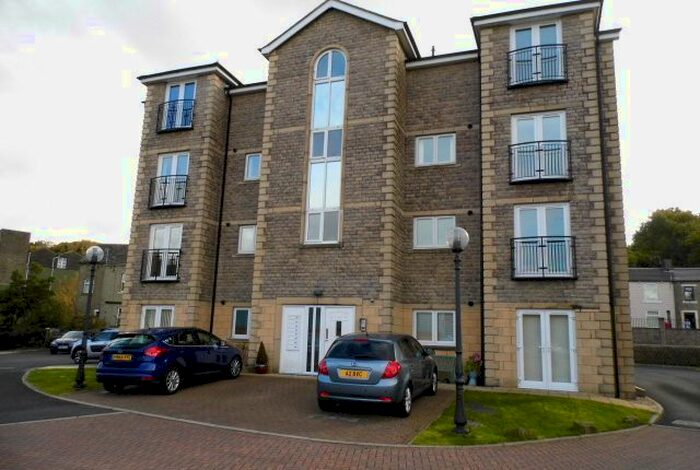 2 Bedroom Flat To Rent In Acre Park, Bacup, OL13