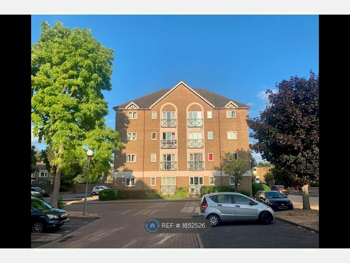 2 Bedroom Flat To Rent In Farrow Lane, London, SE14