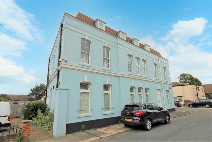 2 Bedroom Flat To Rent In Church Street, Gillingham, ME7