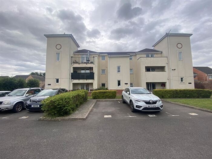 2 Bedroom Flat To Rent In Little London Close, Hillingdon, UB8