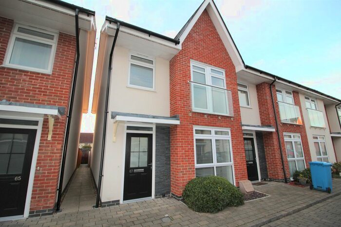 3 Bedroom End Of Terrace House To Rent In Stabler Way, Poole, BH15