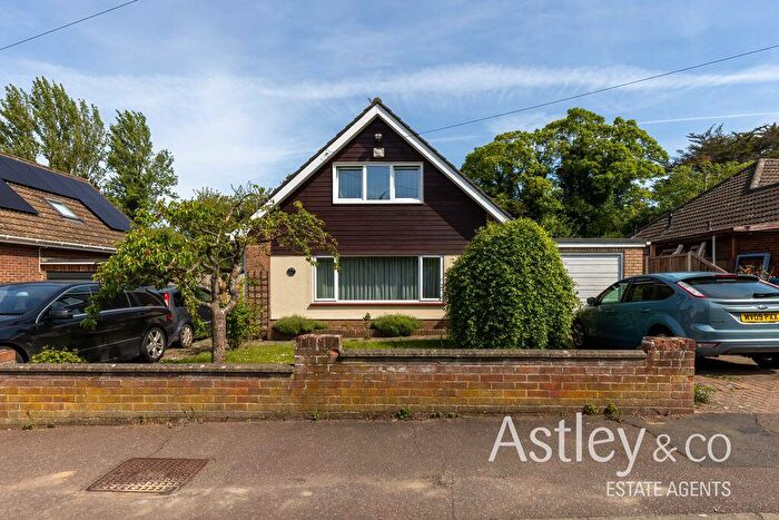 3 Bedroom Chalet For Sale In Carterford Drive, Norwich, NR3