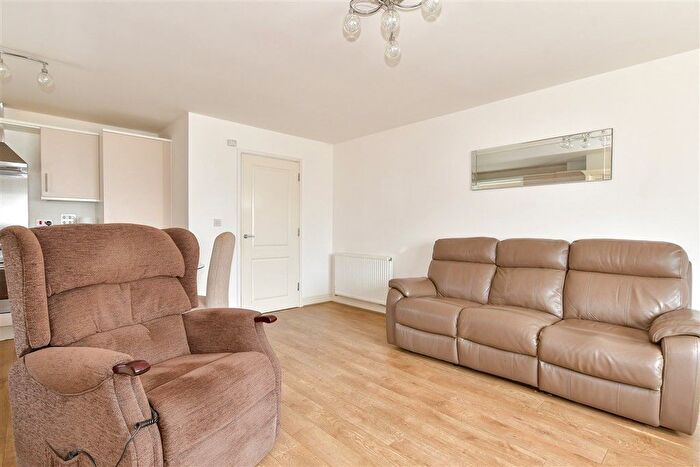 2 Bedroom Flat For Sale In Gudgeon Crescent, Hoo, Rochester, Kent, ME3