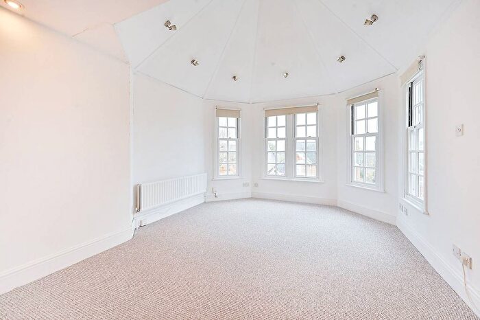 2 Bedroom Flat For Sale In Madeley Road, Ealing Broadway, London, W5