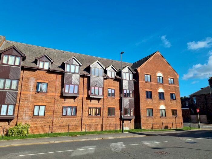 2 Bedroom Flat To Rent In High Street North, Dunstable, LU6