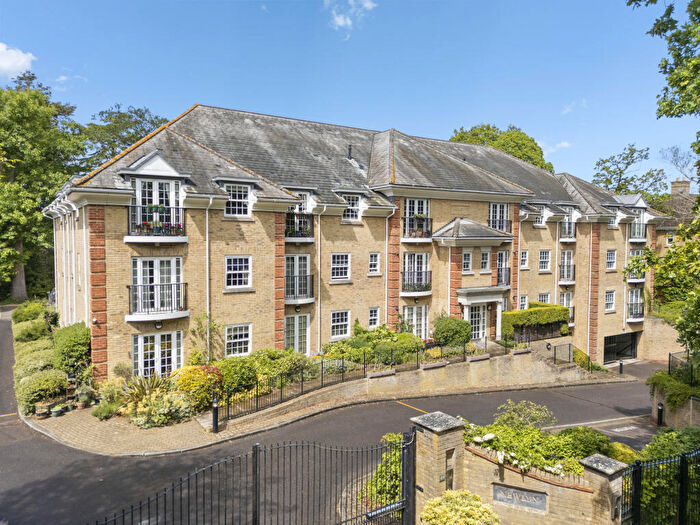 2 Bedroom Flat For Sale In Oatlands Avenue, Weybridge, Surrey, KT13