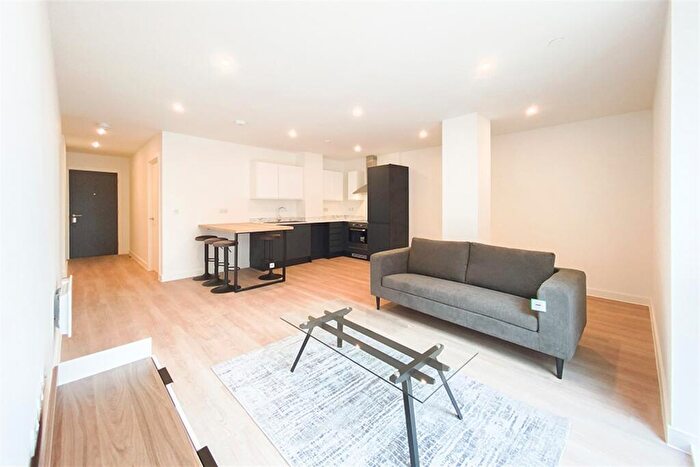 2 Bedroom Apartment To Rent In Exchange Point, Embankment West, M3