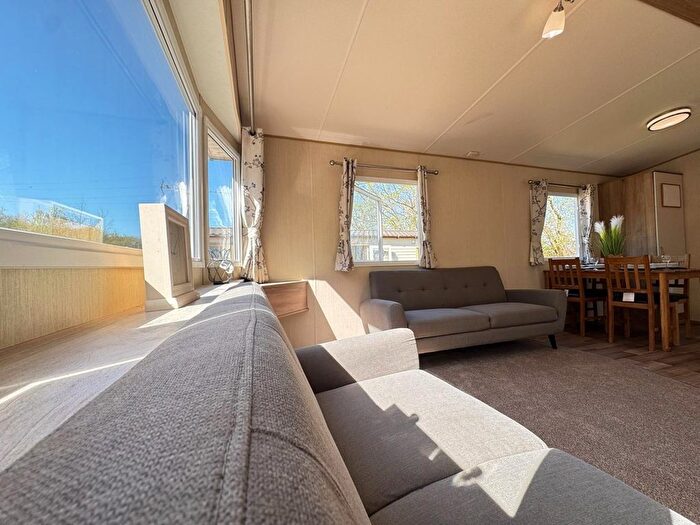 2 Bedroom Mobile/park Home For Sale In Eastbourne Road, Pevensey Bay, Pevensey, BN24