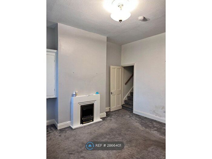 1 Bedroom Terraced House To Rent In New Cross Street, Bradford, BD5