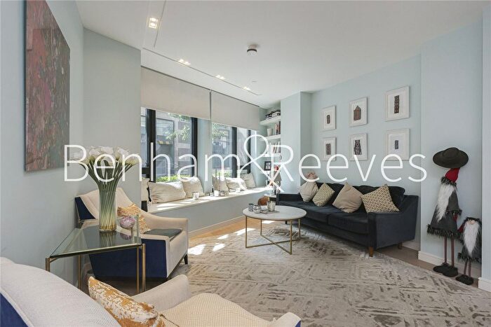 1 Bedroom Flat To Rent In Portugal Street, London, WC2A