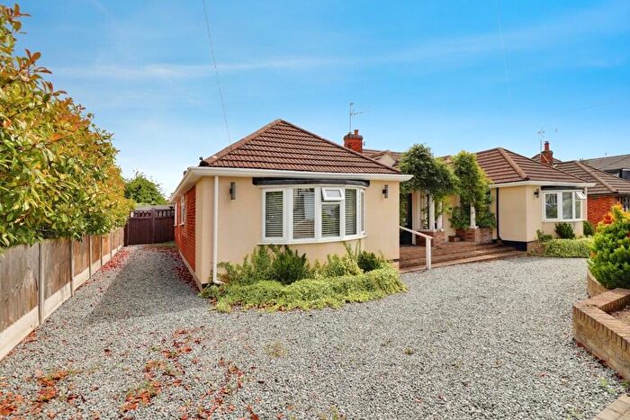 3 Bedroom Semi-Detached Bungalow For Sale In South View Road, South Benfleet, SS7