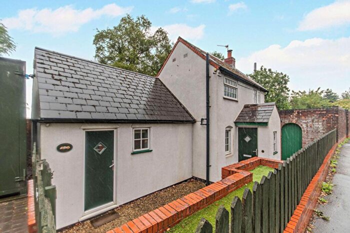 2 Bedroom Detached House For Sale In Alcester Road, Hollywood, Birmingham, B47