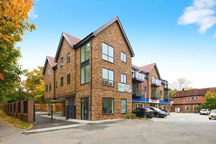 1 Bedroom Flat For Sale In Outwood Lane, Chipstead, Coulsdon, Surrey, CR5