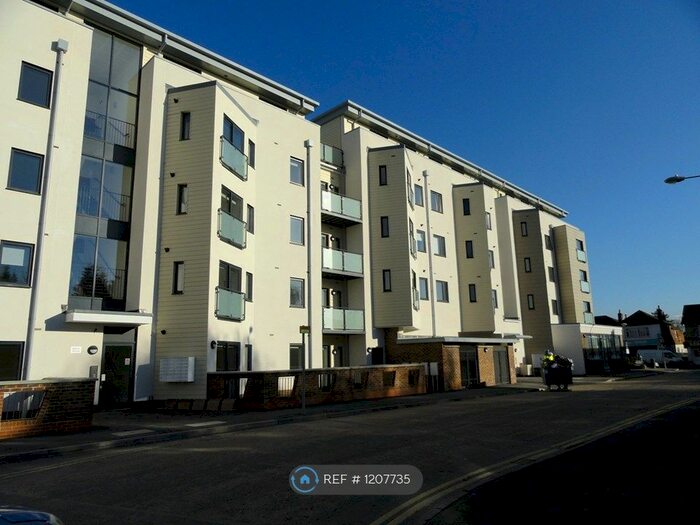 2 Bedroom Flat To Rent In Victory Park Road, Addlestone, KT15