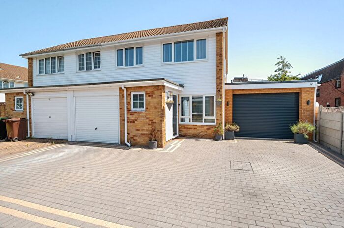 4 Bedroom Semi-detached House For Sale In Fairthorne Gardens, Gosport, Hampshire, PO12