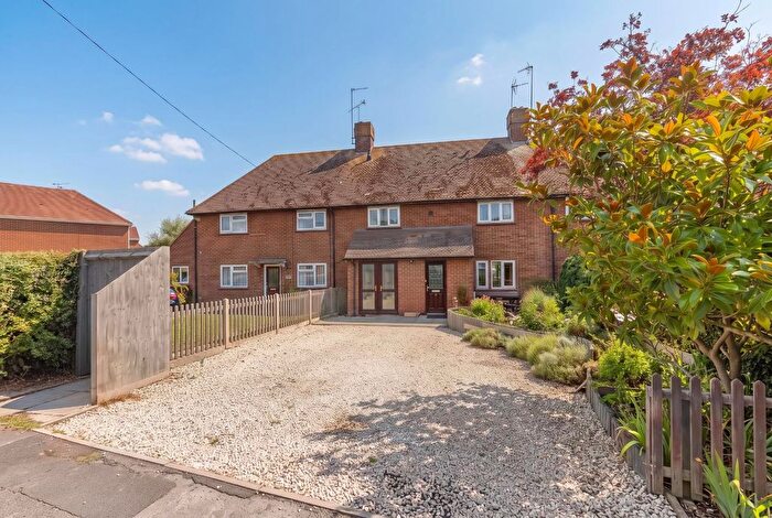 3 Bedroom Terraced House For Sale In New Street, Cheddington, LU7