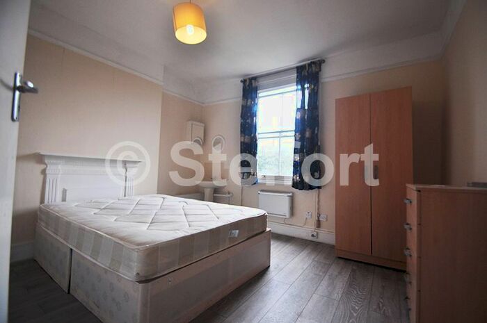 Studio To Rent In Sternhold Avenue, London, SW2