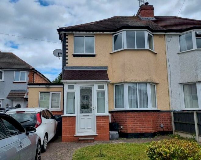 2 Bedroom House To Rent In Insull Avenue, Birmingham, B14