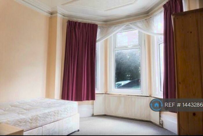 2 Bedroom Flat To Rent In Frobisher Road, London, N8