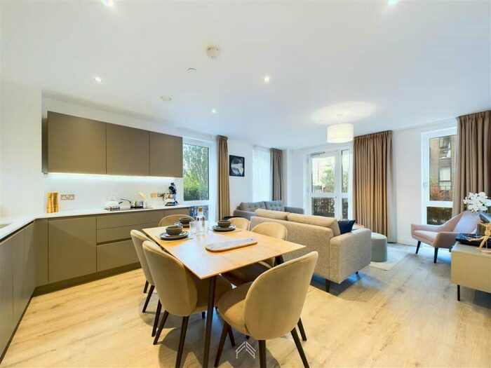 3 Bedroom Flat To Rent In Edge Hill, Wimbledon, London, SW19