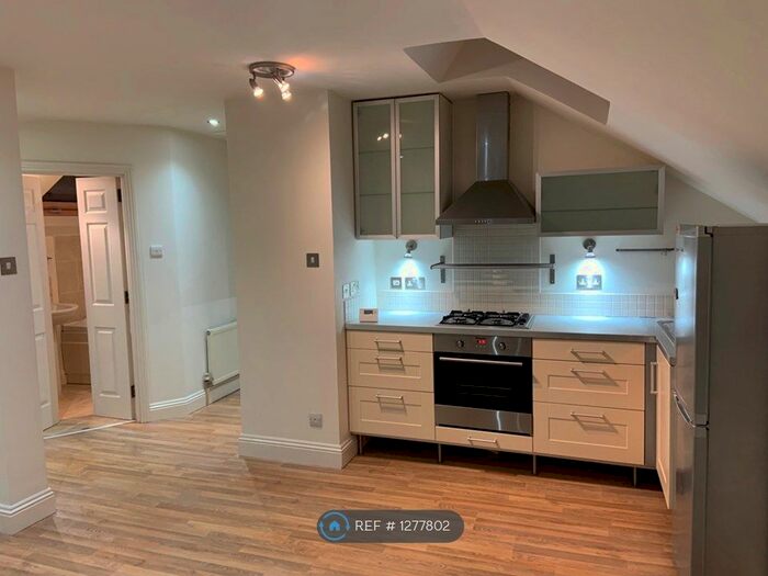 2 Bedroom Flat To Rent In Broadstairs, Canterbury, CT10