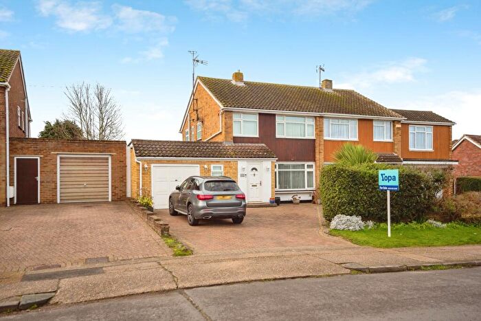 4 Bedroom Semi Detached House For Sale In Minterne Avenue, Sittingbourne, ME10