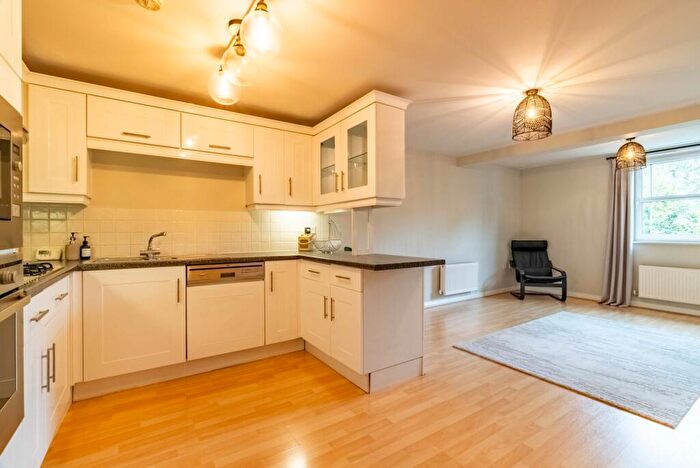 2 Bedroom Apartment For Sale In Russet Drive, St. Albans, Hertfordshire, AL4