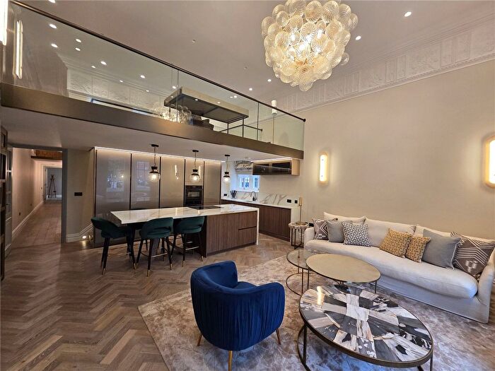 3 Bedroom Flat To Rent In Cadogan Square, London, SW1X
