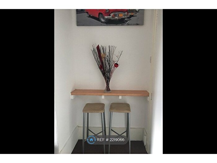 1 Bedroom Flat To Rent In Newlands Road, Glasgow, G44